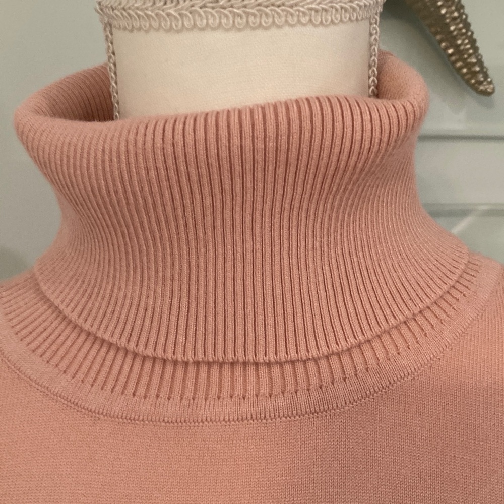 Calvin Klein Pink, White, and Gray Turtleneck Sweater. Size XL. - Picture 3 of 8